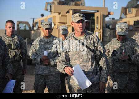 The 188th Forward Support Company Soldiers take a photo with Maj. Gen ...