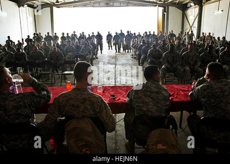 US Army 53166 CAMP TAJI, Iraq-During a visit to Camp Taji, Iraq, Oct. 13, servicemembers participating in Operation Proper Exit, talk with Soldiers of the 1st ACB in a town hall forum about injuries they sustained Stock Photo