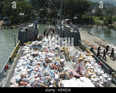 KILLICK, Haiti - Army Landing Craft Utility 2006 from Fort Eustis's 10th Transportation Battalion along with her crew download relief supplies Feb. 12 at Killick Coast Guard Base on Haiti's southern coast.  The donated supplies arrived on a larger Columbian Red Cross vessel, but could not be brought to shore without the assistance of  the smaller Army LCU. (U.S. Army photo by Chief Warrant Officer John Stauffer) Flickr - The U.S. Army - Army Landing Craft Utility brings relief supplies to Haiti Stock Photo