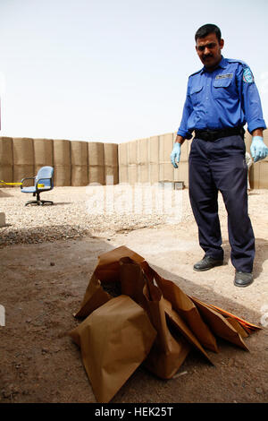 Iraqi police officers from Basra Criminal Evidence Division train with ...