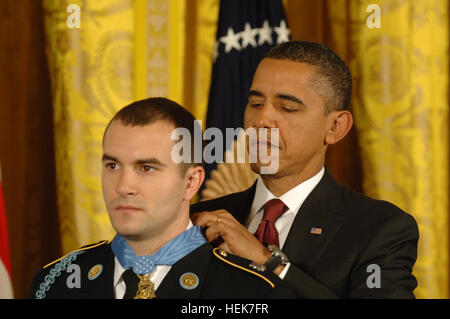 President Barack Obama presents the Medal of Honor to U.S. Army Staff Sgt. Salvatore Giunta during a presentation ceremony in the East Room of the White House in Washington, D.C., Nov. 16, 2010. Giunta received the Medal of Honor, the nation's highest military honor, for rescuing two members of his squad during an insurgent ambush on his platoon in Afghanistan's Korengal valley in October 2007. He is the first living recipient of the medal since Vietnam. (U.S. Army photo by Leroy Council/Released) President Barack Obama awards Staff Sgt. Salvatore Giunta the Medal of Honor Stock Photo