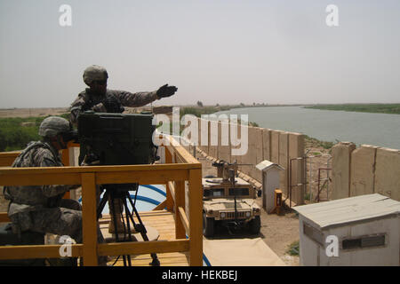 Soldiers from 1st Platoon, Bandit Troop, 6th ‘Saber’ Squadron, 9th Cavalry Regiment, 3rd Advise and Assist Brigade, 1st Cavalry Division, utilize a Long-Range Advance Scout Surveillance System in order to identify insurgents emplacing indirect fire assets on July 6, 2011 near Contingency Operating Base Delta, Iraq. Eliminating insurgent’s capabilities to use indirect fire is a top priority for Saber Squadron, as it poses a great threat not only to U.S. Security Forces, but also the local population. (Photo by 2nd Lt. Daniel Elmblad) Saber Squadron counters indirect fire operations 426032 Stock Photo