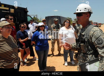 Soldiers of the 436th Chemical Company, of the Texas Army National ...