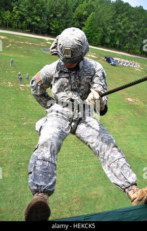 Soldier Rappel At Fort Pickett, soldiers attending the Rappel Master certification ...