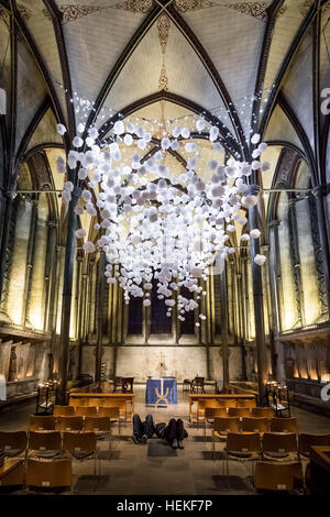 Wiltshire, UK. 20th Dec, 2016. Salisbury Cathedral Christmas snowflake ceiling installation © Guy Corbishley/Alamy Live News Stock Photo