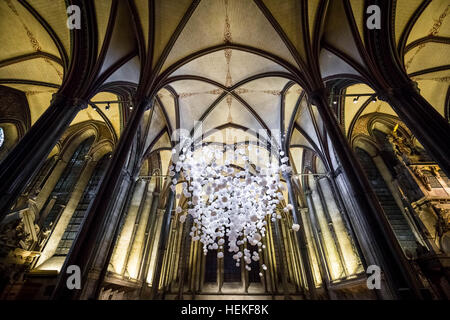 Wiltshire, UK. 20th Dec, 2016. Salisbury Cathedral Christmas snowflake ceiling installation © Guy Corbishley/Alamy Live News Stock Photo