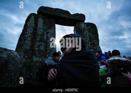 Wiltshire, UK. 21st December, 2016. Winter Solstice Celebrations at Stonehenge © Guy Corbishley/Alamy Live News Stock Photo