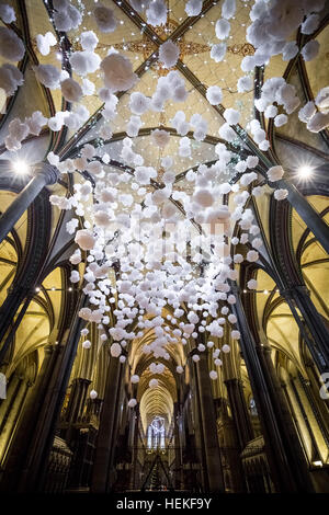 Wiltshire, UK. 20th Dec, 2016. Salisbury Cathedral Christmas snowflake ceiling installation © Guy Corbishley/Alamy Live News Stock Photo