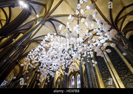 Wiltshire, UK. 20th Dec, 2016. Salisbury Cathedral Christmas snowflake ceiling installation © Guy Corbishley/Alamy Live News Stock Photo