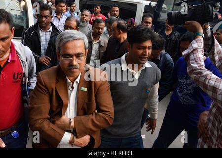 Dhaka, Bangladesh. 22nd Dec, 2016. Bangladesh police escort seven officials of Biman Bangladesh Airlines towards the Metropolitan Magistrate court as suspects in a case filed over emergency landing of a Biman flight carrying Prime Minister Sheikh Hasina to Budapest on November 27 in Dhaka. Bangladesh. On December 22, 2016 A Dhaka court placed seven officials of Biman Bangladesh Airlines on seven-day remand each in connection with the case filed over technical glitch of Prime Minister Sheikh Hasina's flight. Credit: Mamunur Rashid/Alamy Live News Stock Photo