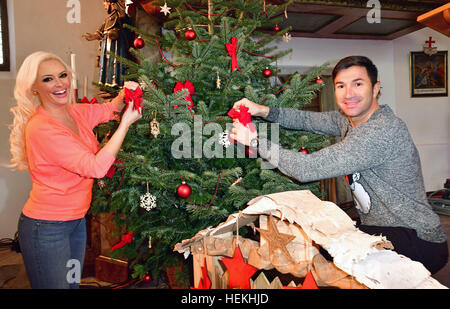 TV star Daniela Katzenberger and her husband Lucas Cordalis decorate a Christmas tree in the chapel at Schloss Prielau in Zell am See, Austria, 22 December 2016. The couple is preparing for their Christmas celebration 'Daniela und Lucas - das Weihnachtsfest Live,' which can be seen on 24 December 2016 on RTL II. Photo: Ursula Düren/dpa Stock Photo