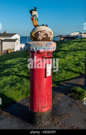 herne Bay, Kent, UK. 22nd Dec, 2016. Many of the post boxes in Herne Bay, such as this one on the seafront, have been topped by knitted characters with a Christmas Theme. The toppers are the work of a local knitting group called the 'Herne Bay Cosy Crew' © Paul Martin/Alamy Live News Stock Photo