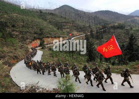 Putian, Putian, China. 20th Dec, 2016. Putian, CHINA-December 20 2016: (EDITORIAL USE ONLY. CHINA OUT) Soldiers are on the march in Putian, southeast China's Fujian Province, December 19th, 2016. © SIPA Asia/ZUMA Wire/Alamy Live News Stock Photo