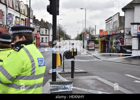 Turnpike Lane, London, UK. 23rd December 2016. Stabbing crime scene in Turnpike Lane roads cordoned off as police search Stock Photo