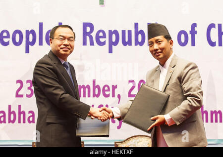 Kathmandu, Nepal. 23rd Dec, 2016. Chief of Kathmandu Metropolitan City Rudra Singh Tamang (R) and visiting Party Secretary of CPC Chengdu Committee Tang Liangzhi shake hands after signing an agreement in Kathmandu, Nepal, Dec. 23, 2016. Nepali capital city Kathmandu and Chinese city Chengdu have formally entered into the bond of sister cities. © Pratap Thapa/Xinhua/Alamy Live News Stock Photo