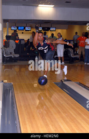 GUANTANAMO BAY, Cuba – Army Spc. Juan Mangualvilanova, with the 525th Military Police Battalion assigned to Joint Task Force Guantanamo, warms up prior to competing in a bowling league at U.S. Naval Station Guantanamo Bay, Sept. 28, 2009.  Morale, Welfare and Recreation hosts the bowling league at the recently renovated bowling center. JTF Guantanamo conducts safe, humane, legal and transparent care and custody of detainees, including those convicted by military commission and those ordered released by a court. The JTF conducts intelligence collection, analysis and dissemination for the protec Stock Photo