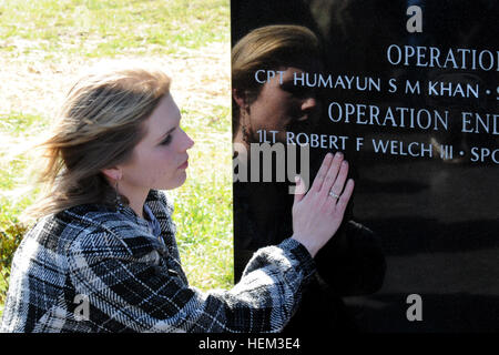 FORT KNOX, Ky. – Becky Welch, widow of 1st Lt. Robert F. Welch, takes a moment to remember at the Memorial Dedication and Fallen Hero Ceremony, Mar. 9. The day’s events culminated in the dedication of a memorial for all the 3rd Brigade Combat Team, 1st Infantry Division Soldiers who have died since 2001 in the Global War on Terror. 1st Lt. Welch died last year from wounds suffered in a rocket attack at Forward Operating Base Salerno, Afghanistan. (U.S. Army photo by Staff Sgt. John Zumer, 3/1 BCT Public Affairs) Flickr - The U.S. Army - Memorial dedication Stock Photo