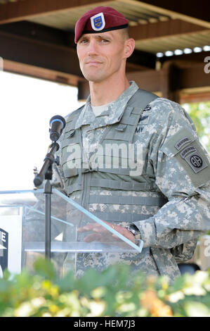 Command Sgt. Maj. Timothy Guden, outgoing command sergeant major of 2nd Brigade Combat Team, 82nd Airborne Division, speaks to family, friends, and peers at his change of responsibility ceremony on June 28, 2012. During the ceremony, Guden relinquished responsibility of the Brigade to Command Sgt. Maj. Butler Kendrick.(U.S. Army photo by Sgt. Kissta DiGregorio, 2/82 PAO NCOIC) U.S. Army Command Sgt. Maj. Timothy Guden, outgoing command sergeant major of the 2nd Brigade Combat Team, 82nd Airborne Division, gives remarks at his change of responsibility ceremony at Fort Bragg, N.C 120627-A-FO214- Stock Photo