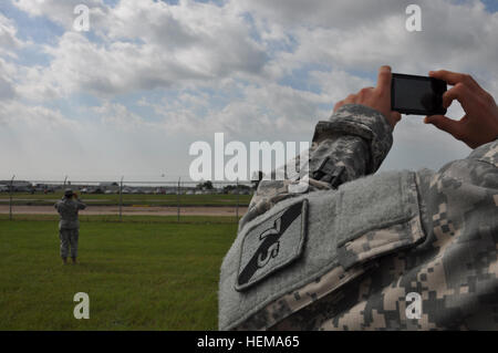 Soldiers with the 75th Training Command look on as the Space Shuttle Endeavour is ferried and landed in Houston, Wednesday, Sept. 19, 2012. The retired spacecraft made a brief stop at the city's Ellington International Airport before being flown to Los Angeles, where it will be permanently displayed at a museum complex there. The 75th is headquartered at the adjacent Ellington Field Joint Reserve Base, and is the senior military headquarters in Houston. Army Reserve soldiers salute visiting shuttle 120919-A-YQ539-121 Stock Photo