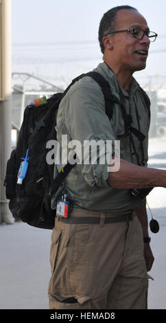 The ISAF Joint Command commander meets with the Afghanistan Interior ...