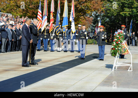 President of the United States Barack H. Obama and U.S. Army Maj. Gen. Michael S. Linnington, Commanding General Joint Force Headquarters, National Capitol Region and U.S. Army Military District of Washington, observe a moment of silence during a Veteran's Day Wreath Laying Ceremony at the Tomb of the Unknowns in Arlington National Cemetery, Arlington Va., November 11, 2012. (U.S. Army photo by Spc. Joel LeMaistre/Released) Veterans Day 121111-A-LR102-577 Stock Photo