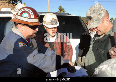 South Dakota National Guard 82nd Civil Support Team's Maj. Dale Gadbois, operations officer receives instruction from Wood Hover, Sanfords Underground Research Facility, site safety specialist, about where the potential hazardous material is located in the Education and Outreach building during an emergency response training exercise at the Homestake Mine in Lead, S.D., Nov. 15, 2012.  (SDNG photo by Sgt. 1st Class Theanne Tangen) Hazmat team trains at Homestake Mine 121107-A-CW157-013 Stock Photo