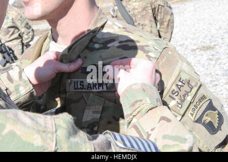 A Combat Infantryman Badge is pinned upon a soldier's chest during an awards ceremony for soldiers assigned to 3rd Brigade Combat Team 'Rakkasans'' 101st Airborne Division (Air Assault), on Forward Operating Base Gardez, Afghanistan, Jan. 21, 2013. Thirty-seven soldiers received either the Combat Infantryman Badge, Combat Action Badge or Combat Medical Badge depending on their military occupational specialty within the military. (U.S. photo by Spc. Brian Smith-Dutton, Task Force 3/101 Public Affairs) Rakkasans receive combat badges 130121-A-TT250-989 Stock Photo