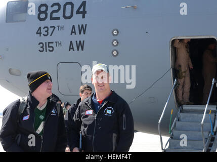 Retired Major League Baseball pitcher Curt Schilling, left,  and Denver Broncos' quarterback Peyton Manning, arrive at Bagram Airfield, Parwan province, Afghanistan, to entertain the troops with a United Service Organization tour March 1, 2013.  (U.S. Army photo by Staff Sgt. David J. Overson/Released) Peyton Manning%%%%%%%%E2%%%%%%%%80%%%%%%%%99s touchdown on Bagram 130301-A-RW508-001 Stock Photo