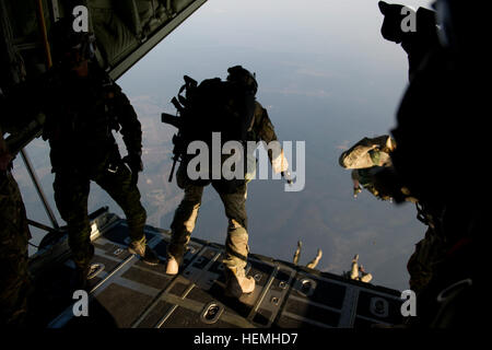 Special operations jumpers from the Canadian Special Operations Regiment, Green Berets of 7th Special Forces Group (Airborne) and Para-rescue Airmen from the Air Force Special Operations Command begin exiting a British C-130 from the Royal Air Force during a high altitude low opening parachute jump (HALO) Hurlburt Field, Fl., April. 25, 2013. Special operations members from coalition forces participated in HALO jumps during Exercise Emerald Warrior, Emerald Warrior is an exercise designed to provide irregular training at the tactical and operational levels. The exercise involved all branches o Stock Photo