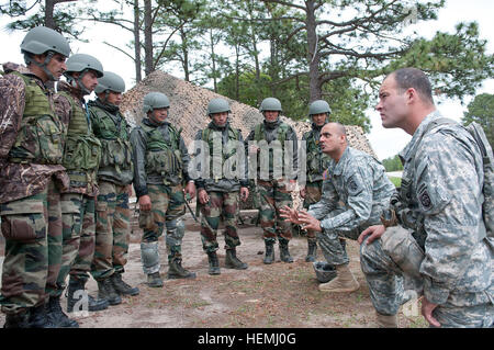 Sgt. Balkrishna Dave, an India-born U.S. Army paratrooper assigned to the John F. Kennedy Special Warfare Center and School, explains weapons-range safety procedures to Indian Army soldiers with the 99th Mountain Brigade before they fire American machine guns May 4, 2013, at Fort Bragg, N.C. They are part of Yudh Abhyas 2013, the latest annual training event between the armies of India and the United States, sponsored by U.S. Army Pacific.  (U.S. Army photo by Sgt. Michael J. MacLeod) Yudh Abhyas 2013 begins 130504-A-DK678-011 Stock Photo