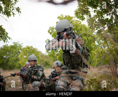 Indian Army soldiers with the 99th Mountain Brigade’s 2nd Battalion, 5th Gurkha Rifles, begin a demonstration of a platoon-level ambush to paratroopers with the U.S. Army’s 1st Brigade Combat Team, 82nd Airborne Division, May 7, 2013, at Fort Bragg, N.C.  The soldiers are part of Yudh Abhyas, an annual bilateral training event between the armies of the United States and India, sponsored by U.S. Army Pacific.  (U.S. Army photo by Sgt. Michael J. MacLeod) Yudh Abhyas 2013 (2) Stock Photo