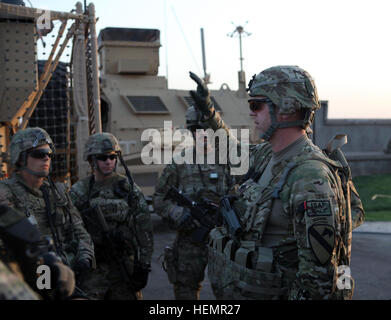 U.S. Lt. Col. Huhtanen with Delta Company, 1st Battalion, 5th Cavalry Regiment, 2nd Brigade Combat Team, 1st Cavalry Division, briefs the arriving Soldiers at the U.S. Consulate in Herat province, Afghanistan, Sept. 14, 2013.  Delta Company works alongside the security team from the U.S. Consulate and Marines to ensure security for its members. (U.S. Army photo by Spc. Ryan D. Green/Released) D 1-5 arrives at US Consulate in Herat 130914-A-YW808-092 Stock Photo