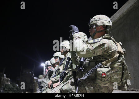 U.S Soldiers with Delta Company, 1st Battalion, 5th Cavalry Regiment, 2nd Brigade Combat Team, 1st Cavalry Division, prepare for their assignments upon arrival at the U.S. Consulate in Herat province, Afghanistan, Sept. 14, 2013.  Delta Company collaborates with other security and military forces to ensure security for the members of the U.S. Consulate. (U.S. Army photo by Spc. Ryan D. Green/Released) D 1-5 arrives at US Consulate in Herat 130914-A-YW808-148 Stock Photo