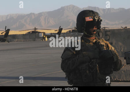 Spc. Mark Davis, a UH-60 Black Hawk helicopter crew chief assigned to C Company, 2nd Battalion (Assault), Task Force Knighthawk, 10th Combat Aviation Brigade, waits for passengers at Forward Operating Base Shank in Logar province, Afghanistan, Oct. 9. Knighthawk conducts passenger movement mission 131009-A-TP123-018 Stock Photo