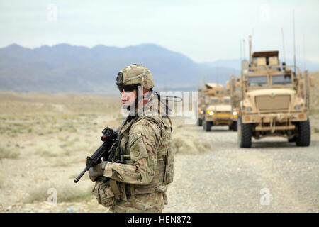 U.S. Army Chief Warrant Officer 2 Howard Barcus, commander, vertical control assets, 149th Vertical Construction Company, a native of Lexington, Ky., pulls security duty at the demolition range on Forward Operating Base Gamberi, Laghman province, Nov. 5, 2013. The demolition range is the Afghan National Army's site for an Explosive Hazard Reduction Course. (U.S. Army photo by Spc. Ryan D. Green/Released) Afghan soldiers conduct Explosives Hazard Reduction Course training 131105-A-YW808-089 Stock Photo