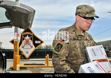 Spc. Mason Schlabs, a Southlake, Texas, native, unit mail clerk assigned to Headquarters and Headquarters Company, 10th Special Troops Battalion, 10th Sustainment Brigade, unloads a vehicle full of packages inside the unit mail room. The total process from start to finish takes approximately four hours depending on the amount of mail received. (Photo by Sgt. Michael K. Selvage 10th Sustainment Brigade Public Affairs NCO) To the mail room 140403-A-CA521-017 Stock Photo