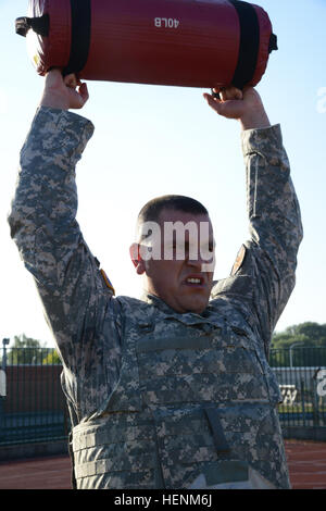 U.S. Army Sgt. Joe Quirarte, with U.S. Army Garrison Benelux, raises twenty times a load of 40 lb the highest possible during the Best Warrior exercise on Chièvres Air Base, Belgium, July 1, 2014 (U.S. Army photo by Visual information Specialist Pascal Demeuldre-Released) Best Warrior exercise, USAG Benelux 140701-A-RX599-099 Stock Photo