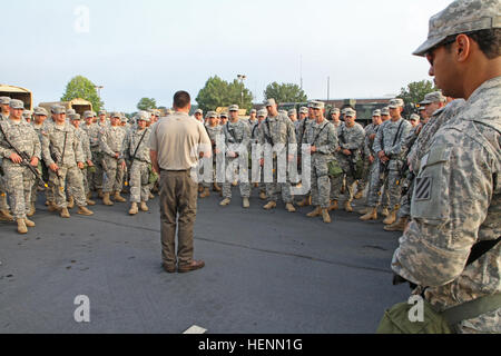 'Bonecrusher' Soldiers from Troop B, 3rd Squadron, 1st Cavalry Regiment, receive a brief, July 23, after arriving to the Guardian Centers in Perry, Ga. The Soldiers replaced Raging Bull Soldiers from Battery B, 1st Battalion, 10th Field Artillery Regiment, 3rd Armored Brigade Combat Team, 3rd Infantry Division, during Scarlet Response. Sledgehammer Soldiers support Marines, Sailors in one-of-a-kind training 140723-A-IP604-056 Stock Photo