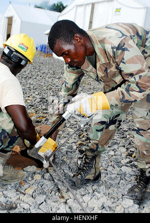 Armed Forces of Liberia engineers cut pieces of steel rebar during construction of the Ebola Treatment Unit in Tubmanburg, Liberia, Oct. 24. Joint Forces Command - United Assistance is working closely with the AFL to construct ETUs throughout Liberia in an effort to stop the Ebola outbreak. (U.S. Army Africa photo by Sgt. 1st Class Will Patterson/Released) UNMEER delegation visits US Ebola response operations in Liberia 141024-A-KZ387-003 Stock Photo