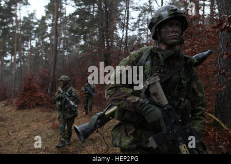 Dutch soldiers of the 42nd Mechanized Infantry Battalion, 41st Armored ...