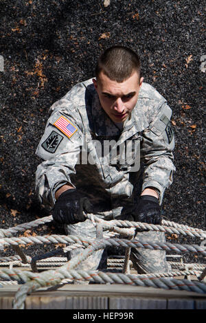 Army Reserve Sgt. Rob Caruso, from Atco, New Jersey, prepares to rush ...