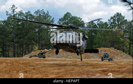 UH 60s sling load two British L118 light guns dropping them and the crews with 7th Royal Horse Artillery and 2nd Battalion, 319th Airborne Field Artillery Regiment down in support of operations during the Combined Joint Operational Access Exercise here on Fort Bragg, N.C. (Capt. Joe Bush, 82nd Airborne DIVARTY/Released) CJAOX Fires 150417-A-BG594-033 Stock Photo