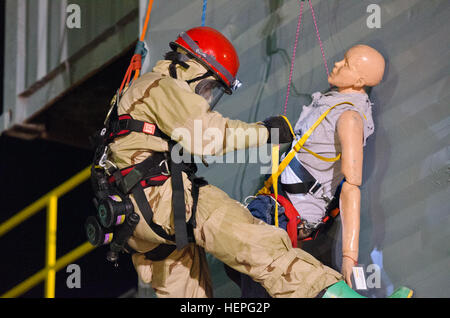 A U.S. Army Reserve Soldier from the 493rd Engineer Detachment, 412th Theater Engineer Command, from Pascagoula, Miss., rappels down a training tower to recover a simulated victim during Operation Guardian 15, June 25, near Ocala, Fla. More than 500 Army Reserve Soldiers and an active Army unit are participating in the exercise to test their search and rescue, hazardous materials, decontamination, and medical triage capabilities. (U.S. Army photo by Brian Godette/Released) US Army Reserve Homeland Operations 150625-A-SQ484-037 Stock Photo