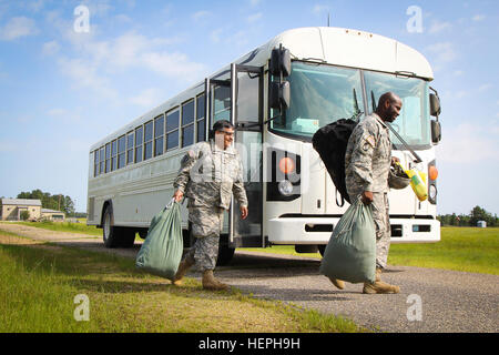 Soldiers of the 155th Headquarters Headquarters Company travel back home to Tupelo, Miss., on CH 47 Chinooks July 12, 2015. (Mississippi National Guard photo by 1st Lt. Jennifer Frazer, 155th Armored Brigade Combat Team) Air flight to home station 150711-A-DE841-9213 Stock Photo