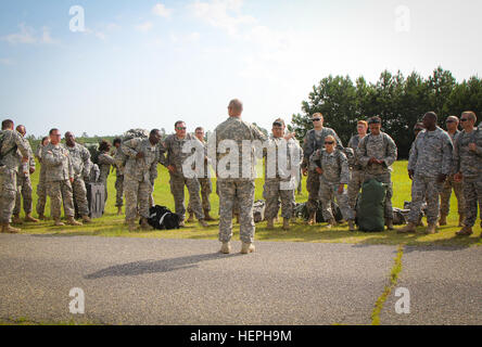 Soldiers of the 155th Headquarters Headquarters Company travel back home to Tupelo, Miss., on CH 47 Chinooks July 12, 2015. (Mississippi National Guard photo by 1st Lt. Jennifer Frazer, 155th Armored Brigade Combat Team) Air flight to home station 150711-A-DE841-9255 Stock Photo