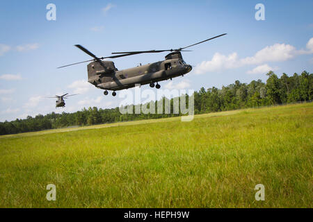 Soldiers of the 155th Headquarters Headquarters Company travel back home to Tupelo, Miss., on CH 47 Chinooks July 12, 2015. (Mississippi National Guard photos by 1st Lt. Jennifer Frazer, 155th Armored Brigade Combat Team) Air flight to home station 150711-A-DE841-9284 Stock Photo