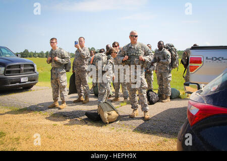 Soldiers of the 155th Headquarters Headquarters Company travel back home to Tupelo, Miss., on CH 47 Chinooks July 12, 2015. (Mississippi National Guard photos by 1st Lt. Jennifer Frazer, 155th Armored Brigade Combat Team) Air flight to home station 150711-A-DE841-9303 Stock Photo