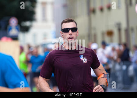 U.S. Army 1st Lt. Ty Boyle, a platoon leader with Dog Company, 1st Battalion, 503rd Infantry Regiment, 173rd Airborne Brigade, passes the half-way point of the 12th annual Vilnius Marathon held on the streets of Old Vilnius Center, Sept. 13, 2015. U.S. Army Soldiers from the173rd Airborne Brigade, and Lithuanian Land Forces Soldiers assigned to Mechanized Infantry Brigade 'Iron Wolf' participated. The Soldiers of Dog Company are in Europe as part of Atlantic Resolve, a demonstration of continued U.S. commitment to the collective security of NATO and to enduring peace and stability in the regio Stock Photo