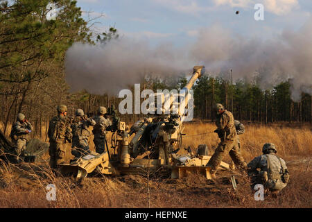 Airborne Artillerymen assigned to the 82nd Airborne Division Artillery ...