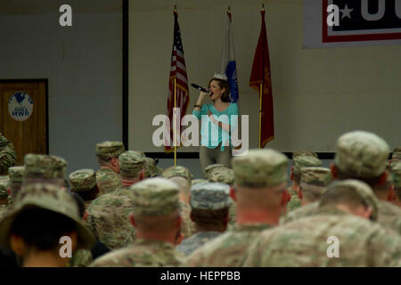 Miss America 2016 Betty Cantrell sings “Georgia on my Mind” to service members during the USO’s 75th Anniversary Spring Tour at Camp Arifjan, Kuwait, March 15, 2016. Cantrell said she plans to use the Miss America platform to help pursue her goal of becoming a singer. (U.S. Army photo by Sgt. Youtoy Martin, U.S. Army Central Public Affairs) USO marks 75 years of bringing parts of home to the troops 160315-A-DP082-035 Stock Photo